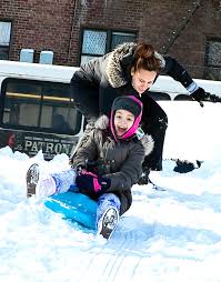 Hangi oyuncular başrol, kimler diziden ayrıldı, yönetmeni, senaristi gibi bilgiler yer alıyor. It Only Takes A Foot Of Snow To Turn The Bronx Into Aspen The Riverdale Press Riverdalepress Com