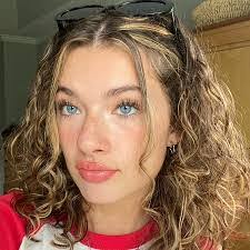 Kayla Rayburn's Instagram, Twitter & Facebook