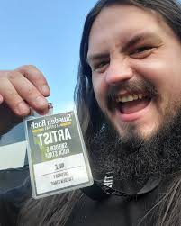 Brad Parris's Instagram, Twitter & Facebook