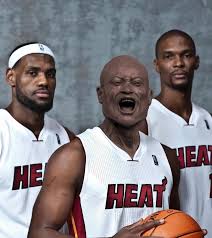 The Dwyane Wade statue memes are outta control 😭