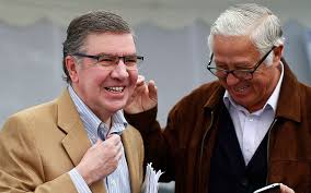 La desaprobación del presidente sebastián piñera bajó del 84 al 78% , mientras que su aprobación en cuanto a la aprobación de personajes políticos, joaquín lavín subió cinco puntos porcentuales. La Ultima De Joaquin Lavin Experimentara Con La Gente Al Abrir Solo Un Mall En Las Condes