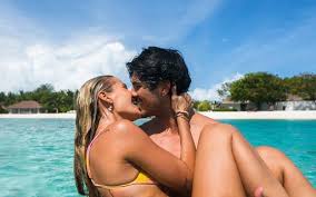 Com o cancelamento das demais etapas havaianas da wsl em 2021, gabriel medina aproveitou para esticar suas férias com a namorada yasmin brunet. Yasmin Brunet E Gabriel Medina Mergulham E Trocam Beijos Nas Maldivas Flipboard