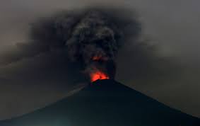 Indonesia S Mount Agung Eruption Threatens Bali