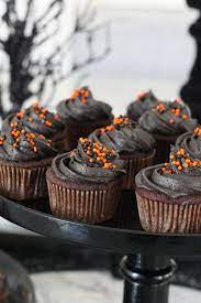If your frosting looks a little green, add. How To Make Black Frosting Dessarts