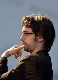 Wenn jemand schon einmal ein liebesgedicht für dich geschrieben hat, dann weißt du, wie unglaublich schön sich das anfühlt. Klaus Kastberger Uber Clemens J Setz 1000seitensetz Literatur Derstandard At Kultur