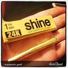 Rolling papers fit easily into your pocket or purse and can be pulled out and rolled up at a moment's notice. 24k Gold Rolling Papers Rolling Paper Gold Paper Paper