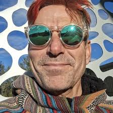 Hello everyone, A dear friend of mine is a professional underwater  photographer. For he's next trip he would love to go to Vancouver Island,  Canada, to photograph the rich populations of salmon