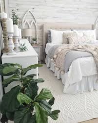 Make bedrooms in your home beautiful with bedroom decorating ideas from hgtv for bedding, bedroom décor, headboards, color schemes, and more. 19 Farmhouse Winter Decor Ideas Winter Blankets In A Farmhouse Bedroom Blessed Ranch Winter Be Winter Bedroom Decor Farmhouse Bedroom Decor Bedroom Decor