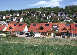 Verbraucht nur 55% des jahresprimärenergiebedarfs, eines nach der enev neu gebauten hauses. Baustein Kfw Forderung Umweltbewusst Bauen