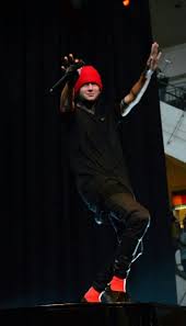 In A Sea Of Strangers I Can T Find Me Anymore Blurjosh When You Spend Too Much Time With The Twenties Twenty One Pilots Twenty One