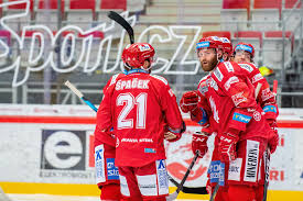 Michael špaček (born on april 9, 1997 in mariánské lázně) is a czech professional ice hockey center/right winger. Hc Ocelari Trinec Zaslouzili Jsme Si Vyhrat Tvrdi Michael Spacek