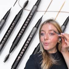 Kim Kardashian Just Dropped Her Whole Eyebrow Routine