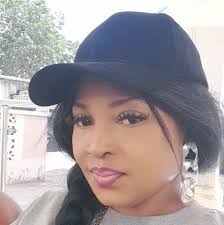 Family members break down in tears as mom returns home, after 17 years away  in the UK