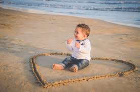 When deciding on outfit ideas for family pictures on the beach, we usually ask families to think of all the beautiful soft colors of the beach during warm summer evenings. 10 Fun And Creative Beach Photography Ideas To Try