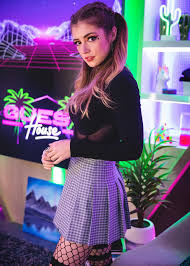 Chrissy Costanza - Free pics, galleries & more at Babepedia