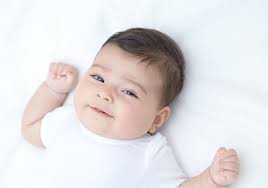 Bis zum zweiten geburtstag entwickeln sich nach und nach die fähigkeiten scharf zu sehen räumlich zu sehen und dingen mit den augen zu folgen. Die Entwicklung Von Ihrem Baby Im 2 Monat Dm De