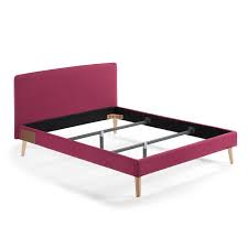 Wer betten mit matratzen kaufen möchte, der ist bei bett mit matratze und lattenrost perfekt aufeinander abgestimmt. Lydia Bett Matratze 150x190 Stoff Burgund Bettrahmen Betten Zubehor Danish Lemonite Hersteller Sitzdesign Markenmobel