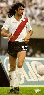 Quick facts ﻿ full name mario kempes spouse julia kempes Mario Alberto Kempes Wikipedia La Enciclopedia Libre