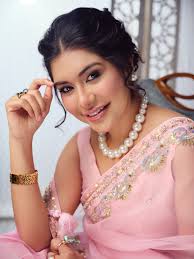 বাচ্চাটা কে দেখে চোখে পানি ধরে রাখা যায় না , চেহারায় এত মায়া , আল্লাহ  তায়ালা সুস্থ করে দিক , আমরা সবাই মিলে পাশে দাড়ালেই এটা সম্ভব ...