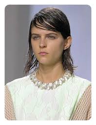 Momjunction gives you a long list of easy yet stylish hairstyles & hairucts that teenagers will love. 62 Fast And Easy Hairstyles For Wet Hair