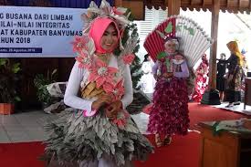 Cara membuat baju costum dari koran bekas | karnaval lomba 17 agustus. Busana Ini Hasil Daur Ulang Limbah Antara Jateng