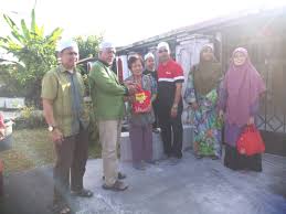 Dari melaka beliau berpindah ke teluk intan sehingga bersara awal pada 1982. Pas Teluk Intan Rai Kaum Tionghua Taman Cicely