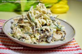 салат с копченой колбасой и свежим огурцом и сыром Naslazhdenie Vkusom Salat Kurica S Chernoslivom Syrom I Svezhim Ogurcom Recepty Salatov Eda Vegetarianskie Uzhiny