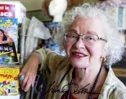 TRINA ROBBINS SIGNED 8x10 PHOTO EARLY FEMALE CARTOONIST PIONEER RARE  BECKETT BAS