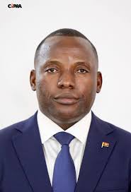 NOVOS GOVERNADORES TOMARAM POSSE 🔻INCLUÍDAS AS TRÊS PROVÍNCIAS RESULTANTES  DA NOVA DIVISÃO POLÍTICO-ADMINISTRATIVA Na tarde desta quarta-feira, 18 de  Dezembro, foram empossados cinco novos Governadores Provinciais, três deles  para dirigirem, em estreia