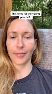 Deanna Degraw's Instagram, Twitter & Facebook