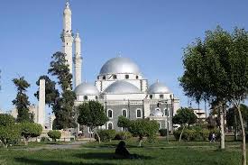 Gerobok rezeki ini telah ditubuhkan secara. Night View Bild Von Khalid Ibn Al Walid Mosque Homs Tripadvisor