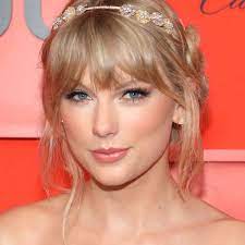 He read out the comments made about me from the various lecturers: Makeup Looks For A Red Dress Red Dress Makeup