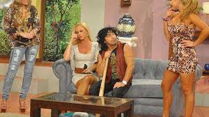 Un hombre sobre los 60 años, que ya supuestamente tenía definida su vida, con una mujer con la. Titi Garcia Huidobro Y Termino Del Teatro En Chv Tecache Cl