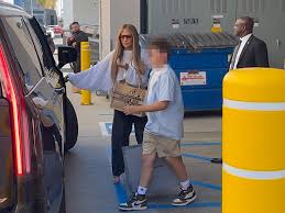 JLo Spotted Shopping with Ben Affleck's Son! See the Pics! - Imagen principal del artículo