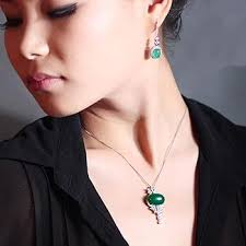 Pendentif vert émeraude pour femme en argent S925 Jade Collier Pendentif  Turquoise Gemme Collier, Jade Turquoise Pas de gemme Émeraude Jade  Turquoise Sans pierre précieuse Émeraude Jade Turquoise : Amazon.ca: Mode