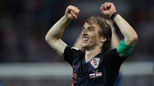 Kroatien siegt in einem intensiven und körperbetonten spiel in der. Kroatiens Wm Star Luka Modric Das Grauen Im Hinterhof Verdrangt Goal Com