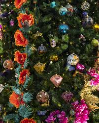 Rois Des Forets Au Bon Marche Le Bon Marche Arbres De Noel La Magie De Noel