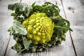 Chou Vert Romanesco Brocoli Les Super Aliments Chou Romanesco Aliments Verts