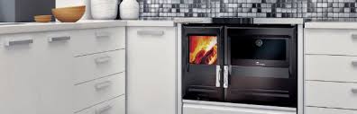 Además, las puertas de las versiones modernas cierran herméticamente impidiendo que salga humo u olor a madera quemada. Cocina De Lena Moderna Raymor Galdar