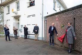 In die rol was hij voorstander van een groter belang van de nederlandse staat in holdingmaatschappij air. Iugcnjyiundejm