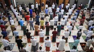 Contoh karangan 3 baris hari raya idul adha. Idul Fitri Pengalaman Hari Raya Di Tengah Pandemi Covid 19 Tidak Terasa Seperti Lebaran Dan Ada Yang Hilang Bbc News Indonesia