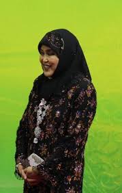 3 orang (anak sulung bernama muhamad aqil razak mohamed nazim) 10 Hassanal Bolkiah And Saleha Of Brunei Ideas Brunei Royal Jewels Royal Family