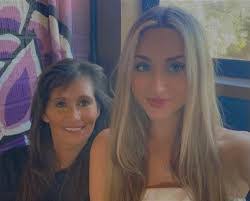 Shannon Evans's Instagram, Twitter & Facebook