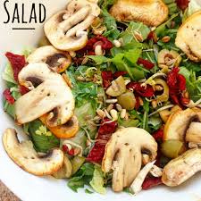 Insalata di funghi e noci. Insalata Con Funghi Champignon E Pomodori Secchi