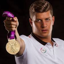 A rózsa bisztró első üzletvezetője, novák laci volt barátnője, berényi bandi keresztanyja. Orban Ide Veled Regi Kardunk Bravo Szilagyi Aron Sorra Erkeznek A Gratulaciok Az Elso Magyar Tokioi Aranyermesnek Szmo Hu