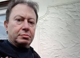 Man bravely takes out shoplifter after an intense chase