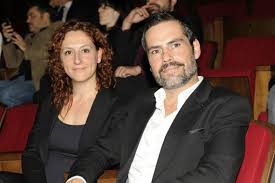 O ator, de 46 anos, sofreu um enfarte do miocárdio, noticia a tvi24. Filipe Duarte De Amor De Mae E Encontrado Morto Por Esposa E Filha De 9 Anos