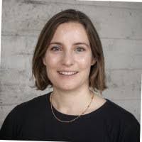 Leslie Buss's Instagram, Twitter & Facebook