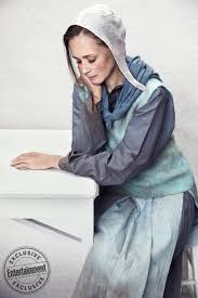 Postawiłam akurat na tę książkę, bo mam. June Moira I Emily Na Zdjeciach Z 2 Sezonu Opowiesci Podrecznej