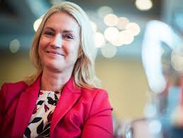 Nur die bundesregierung vergibt noch. Manuela Schwesig Soll Erwin Sellering Folgen Portrat Einer Aufsteigerin Der Spiegel